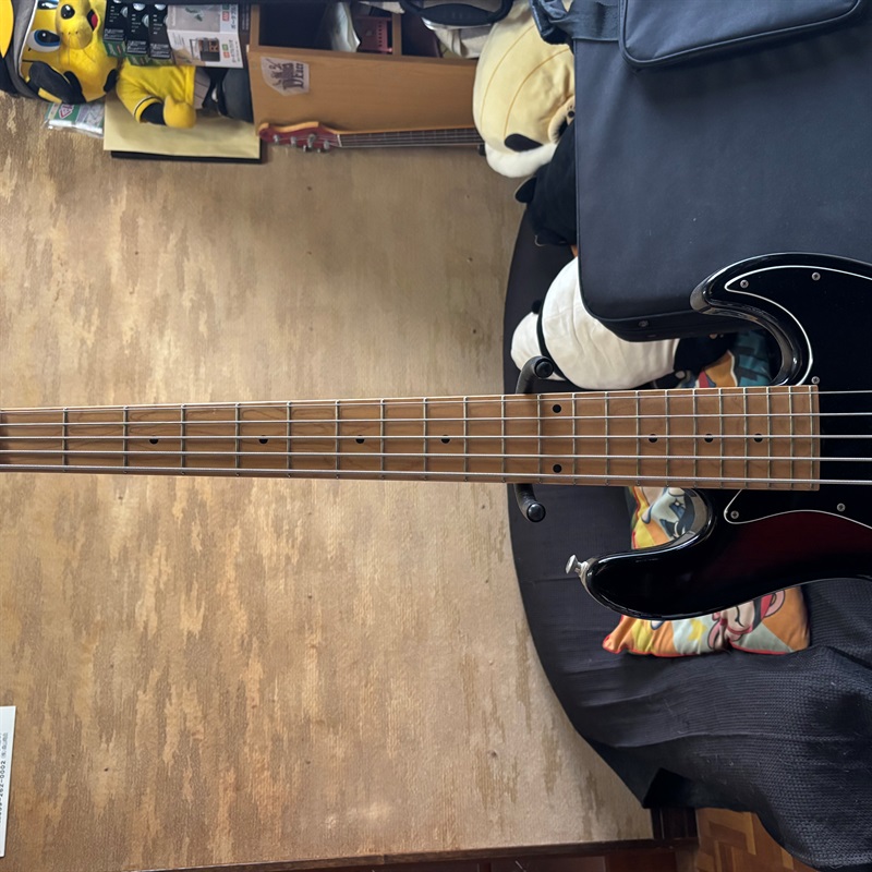 Sadowsky Guitars MV5LE BK Rim Red Bustの画像